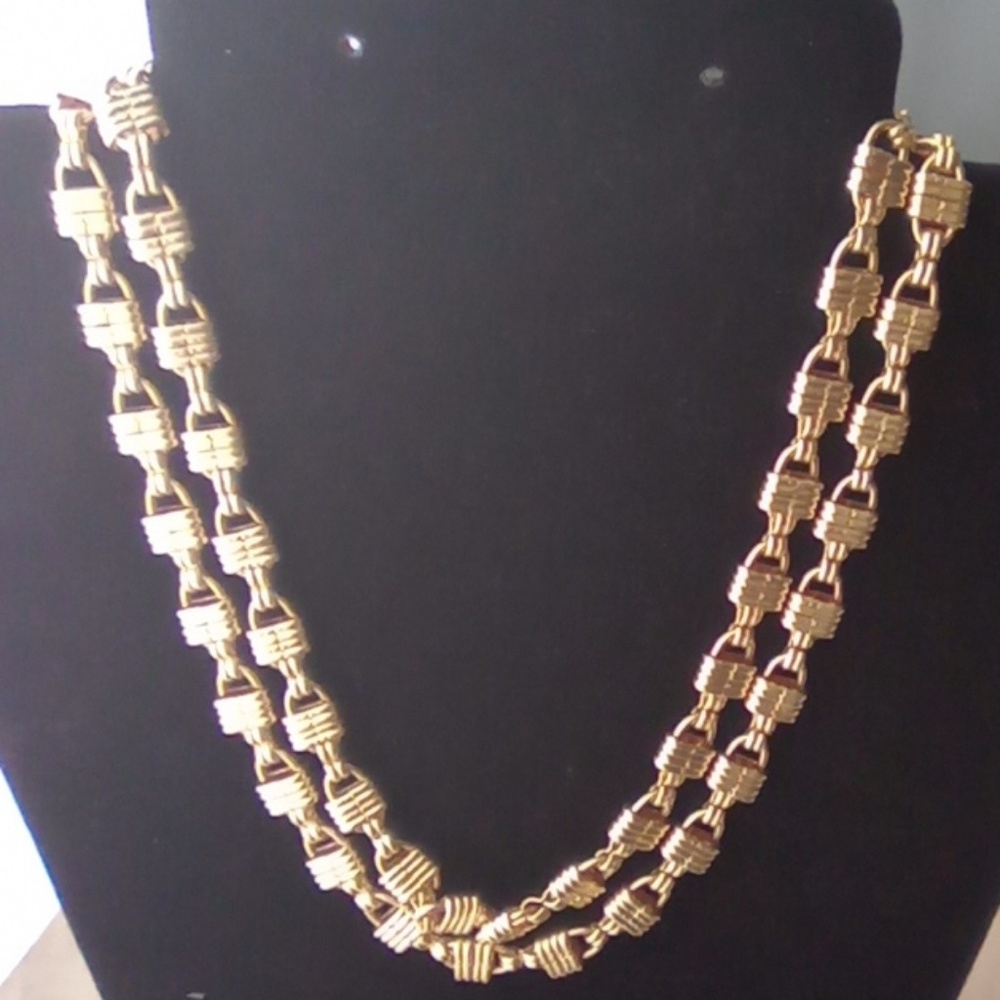 Vtg 24' Gold Tone Chain Costume Jewelry.